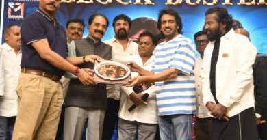 ‘ಸಂಜು ವೆಡ್ಸ್ ಗೀತಾ -2’ ಚಿತ್ರದ 25ರ ಸಂಭ್ರಮದಲ್ಲಿ ಸ್ಮರಣ ಫಲಕ ನೀಡಿದ ರಿಯಲ್ ಸ್ಟಾರ್